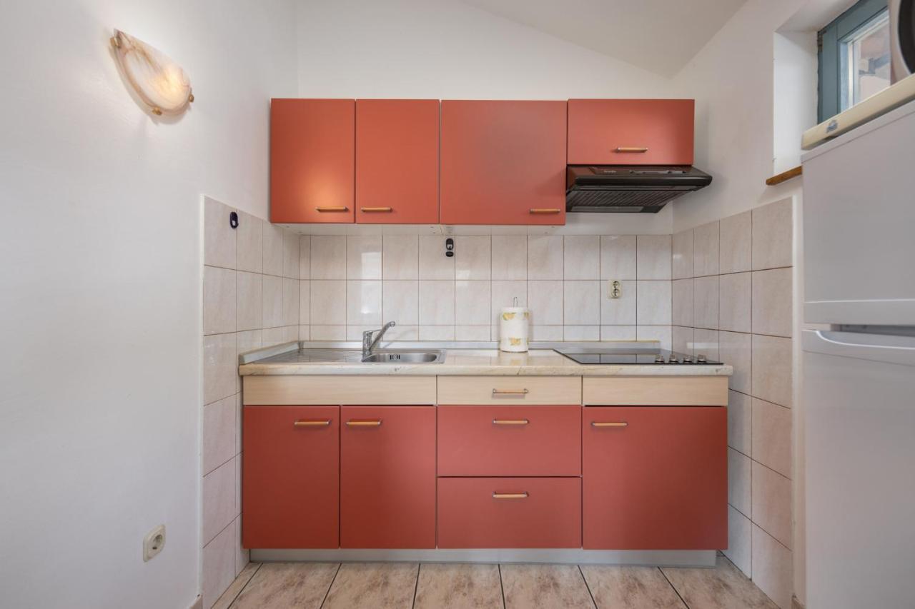 Apartment Doris Supetarska Draga Ngoại thất bức ảnh