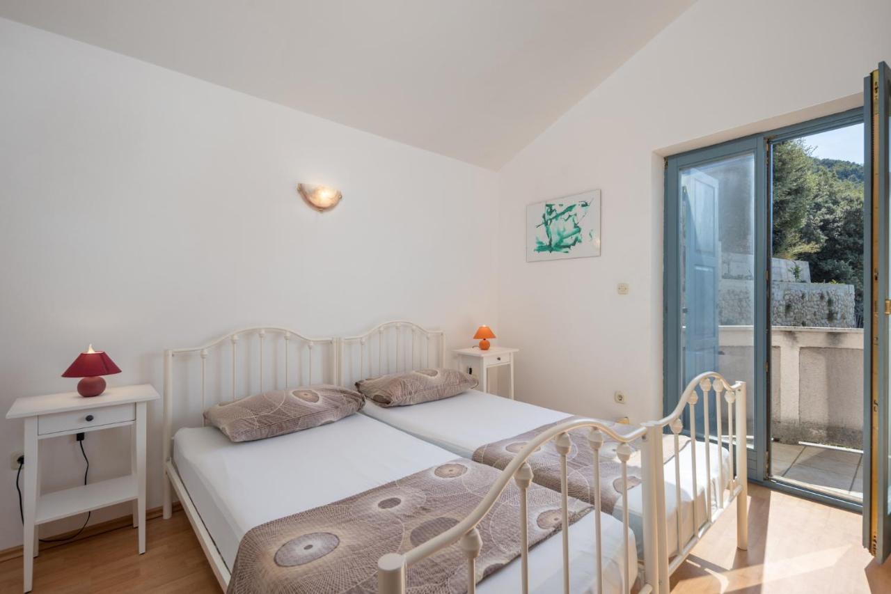 Apartment Doris Supetarska Draga Ngoại thất bức ảnh