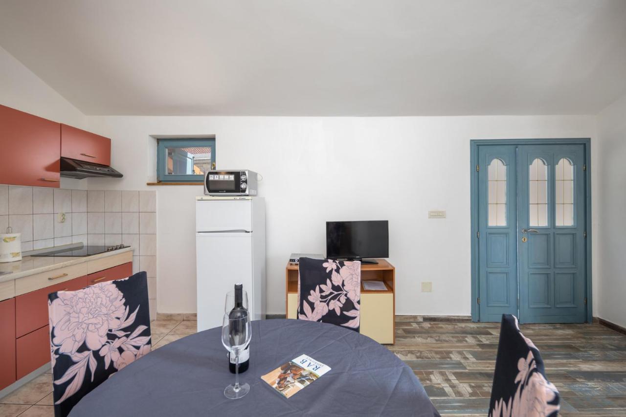 Apartment Doris Supetarska Draga Ngoại thất bức ảnh