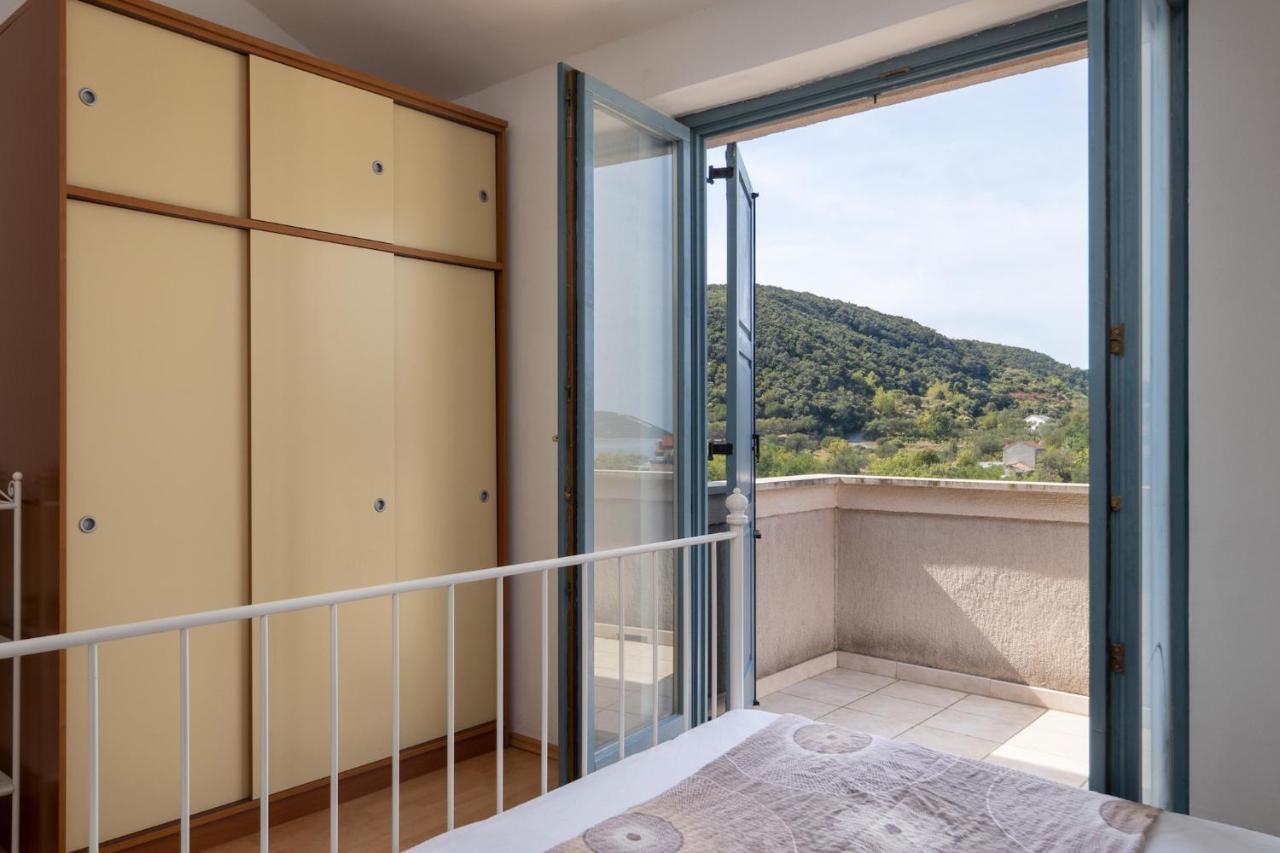 Apartment Doris Supetarska Draga Ngoại thất bức ảnh